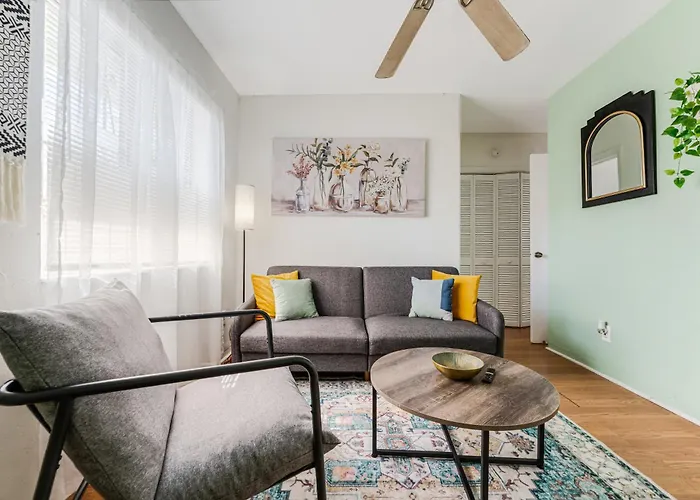 Serene 1 Bedroom Oasis Close To Downtown