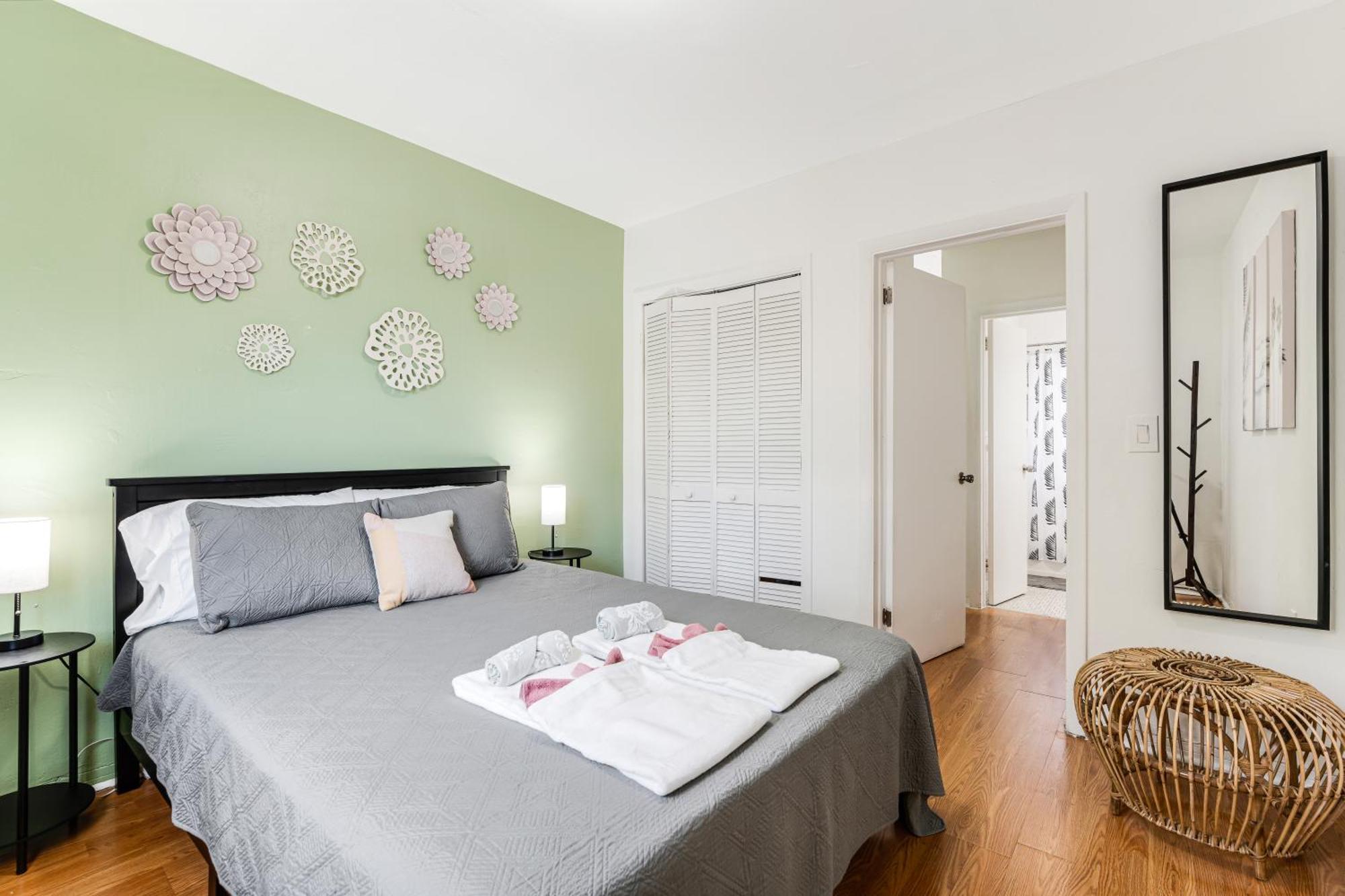 Serene 1 Bedroom Oasis Close To Downtown